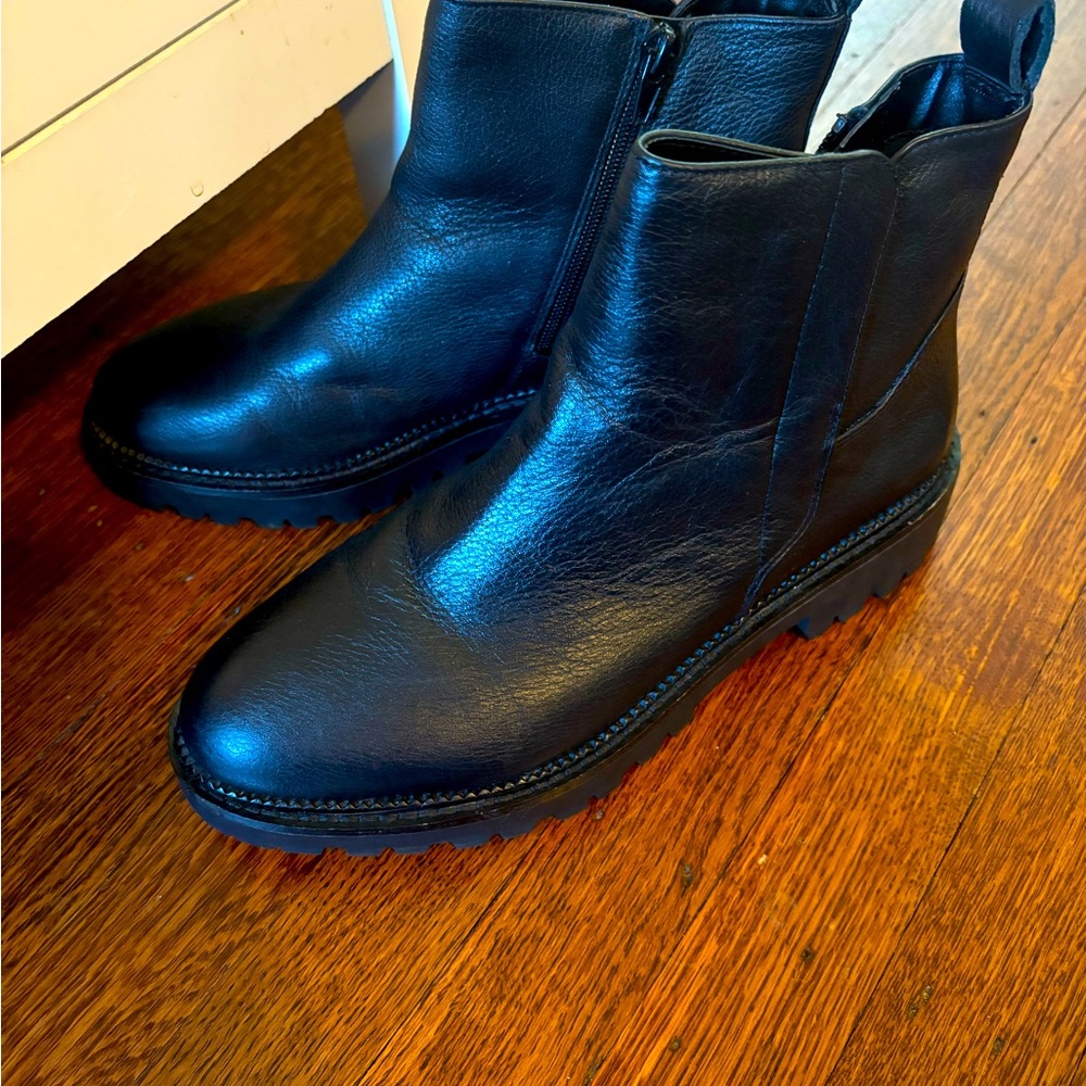 Black leather Chelsea boots